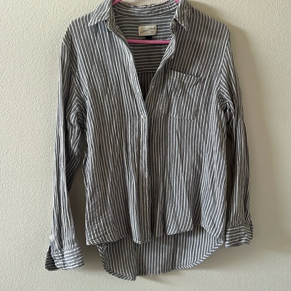 Universal Thread button up - Picture 1 of 3